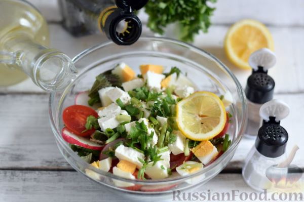 Весенний салат с крапивой и овощами
