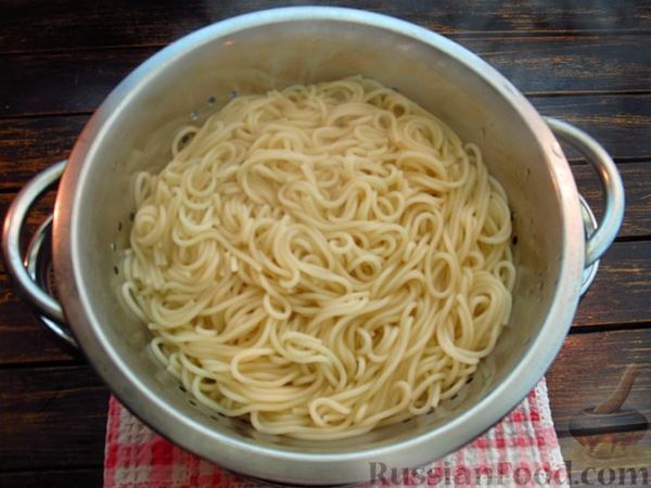 Спагетти с чечевицей и грибами